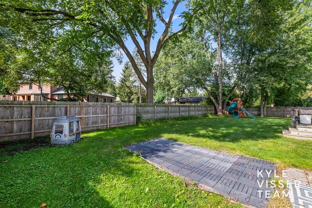 3030 Cascade Road, East Grand Rapids, MI 49506