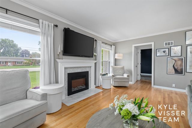 3030 Cascade Road, East Grand Rapids, MI 49506