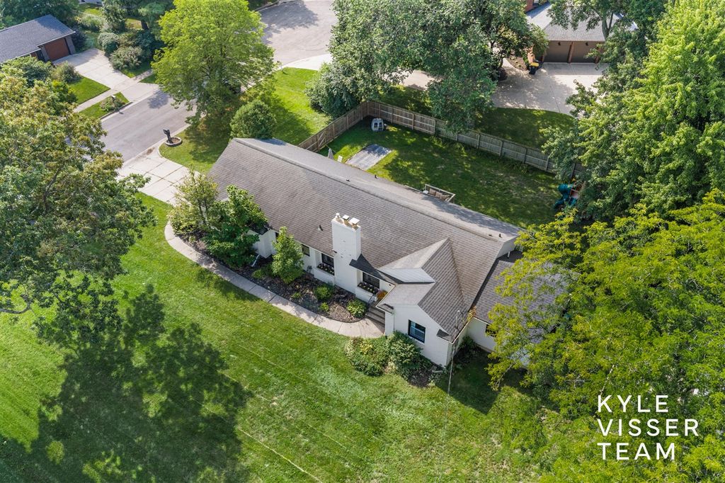 3030 Cascade Road, East Grand Rapids, MI 49506