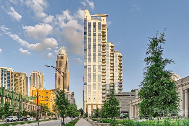 333 W Trade Street W 2002, Charlotte, NC 28202