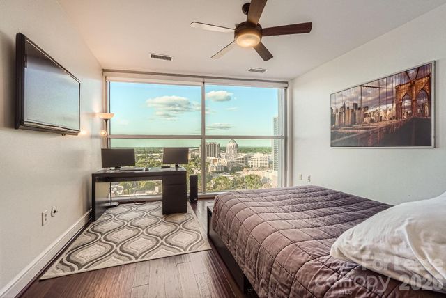 333 W Trade Street W 2002, Charlotte, NC 28202