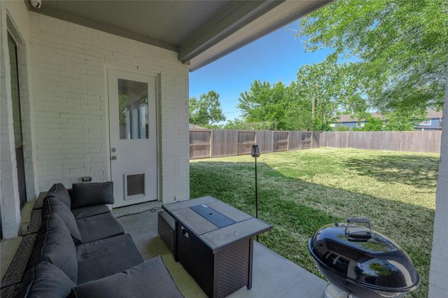 8810 Carousel Lane A, Houston, TX 77080