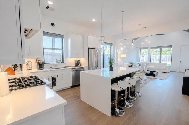 8810 Carousel Lane A, Houston, TX 77080