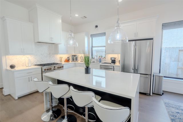 8810 Carousel Lane A, Houston, TX 77080
