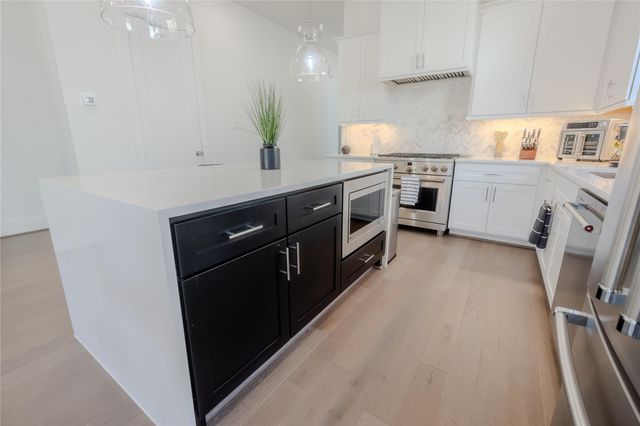 8810 Carousel Lane A, Houston, TX 77080