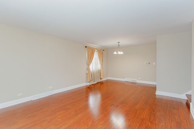 4852 Carol Street, Skokie, IL 60077