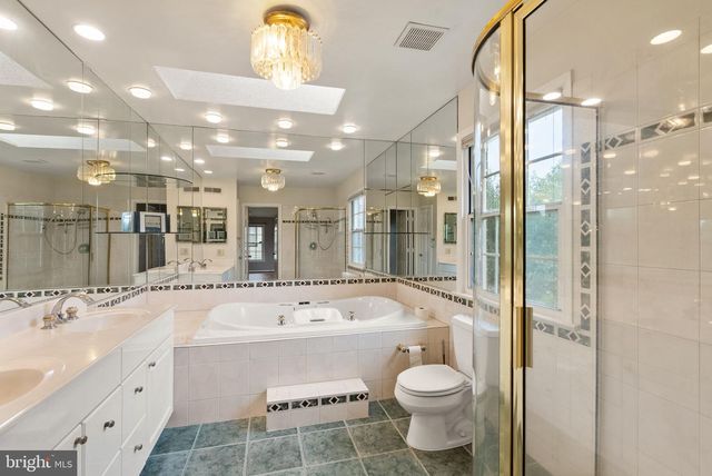18 SOLITAIRE CT, Gaithersburg, MD 20878