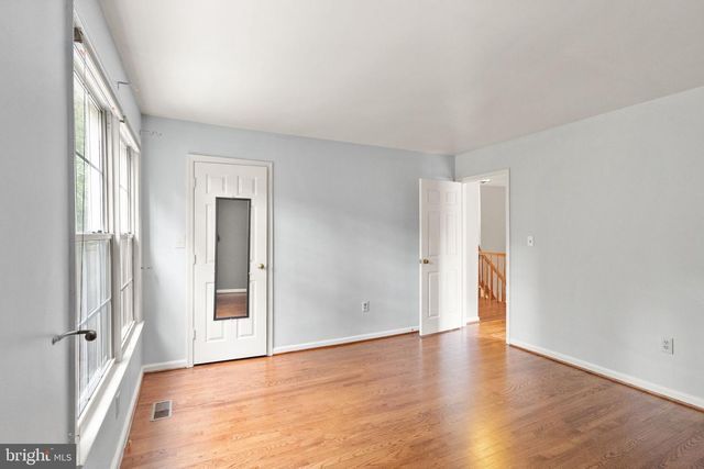 18 SOLITAIRE CT, Gaithersburg, MD 20878