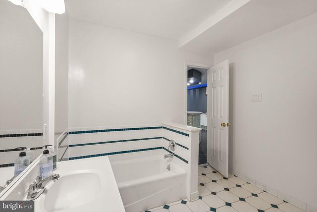 18 SOLITAIRE CT, Gaithersburg, MD 20878