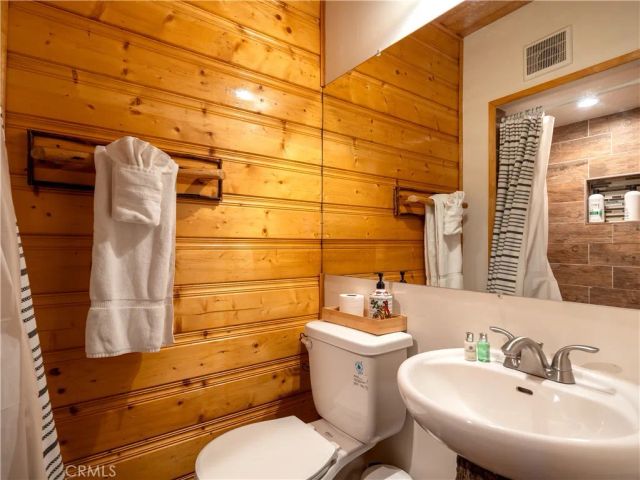 796 Silver Tip Drive, Big Bear Lake, CA 92315