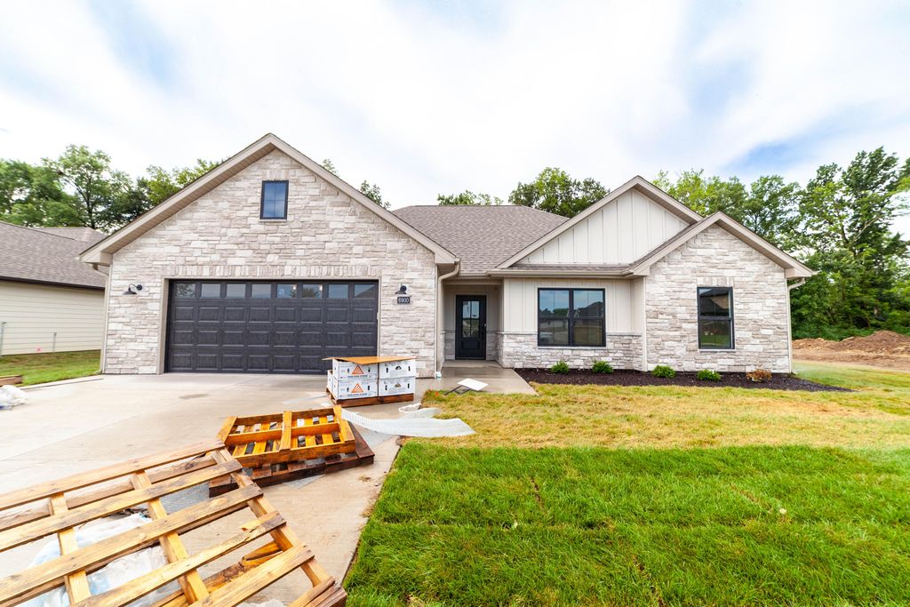 6900 ARMSTRONG DR, Columbia, MO 65202