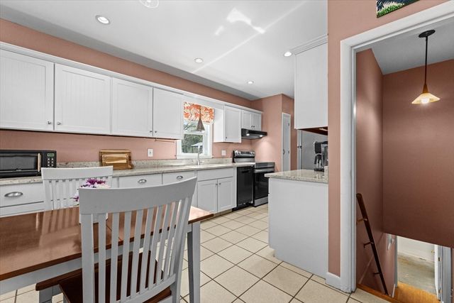 40 Tremont Ave, Taunton, MA 02780