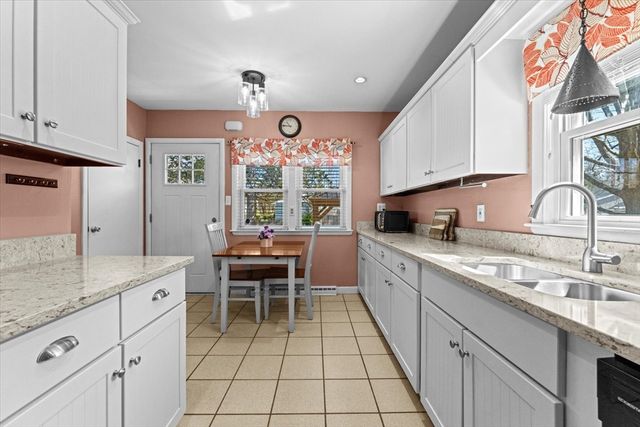 40 Tremont Ave, Taunton, MA 02780