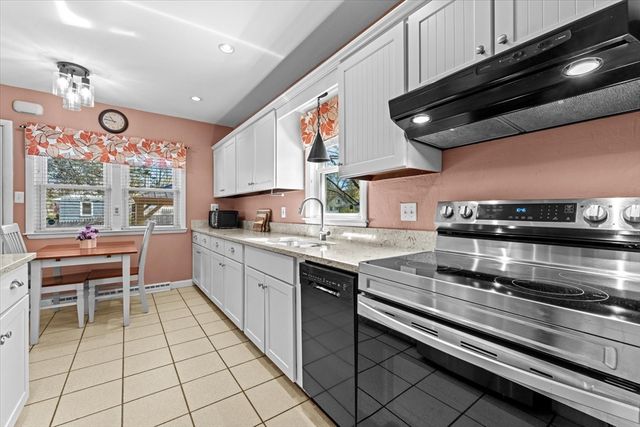 40 Tremont Ave, Taunton, MA 02780