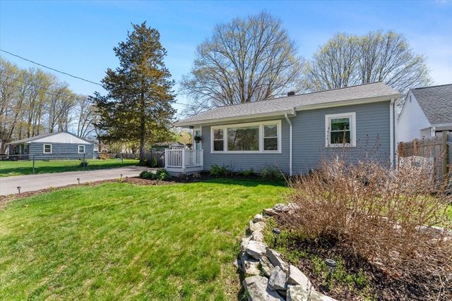 40 Tremont Ave, Taunton, MA 02780