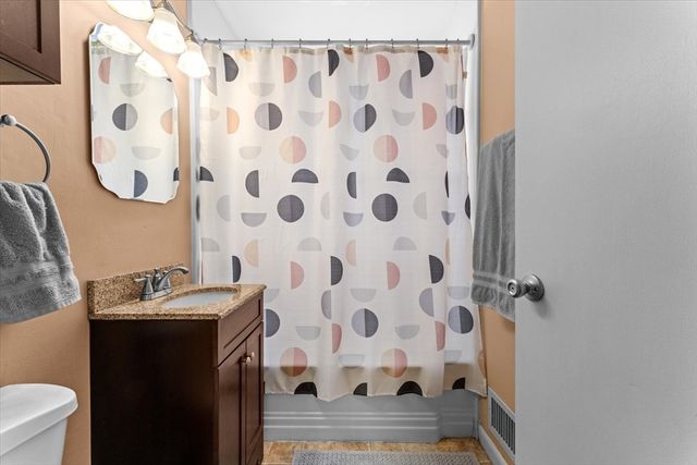 40 Tremont Ave, Taunton, MA 02780