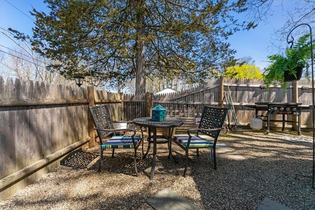 40 Tremont Ave, Taunton, MA 02780