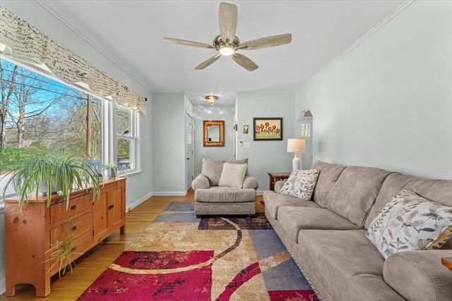 40 Tremont Ave, Taunton, MA 02780