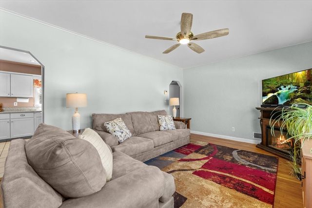 40 Tremont Ave, Taunton, MA 02780