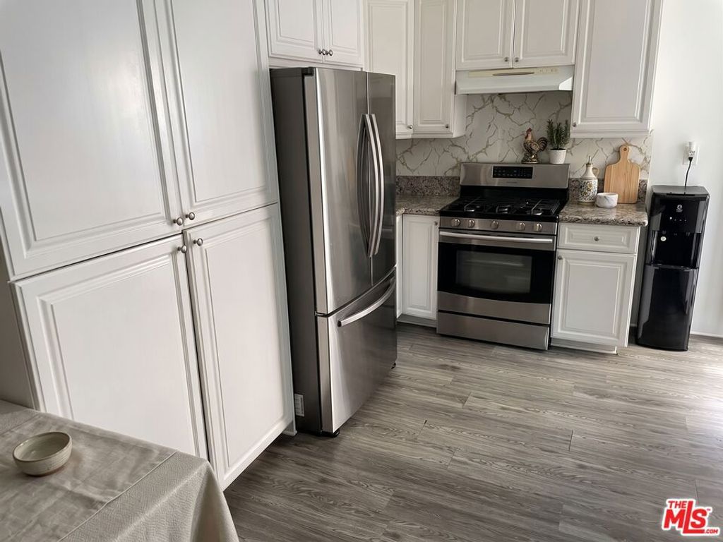 245 E Buckthorn Street, Inglewood, CA 90301 — photo 2