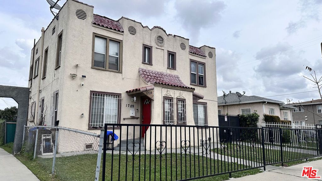 1709 W 70th Street 1709, Los Angeles, CA 90047