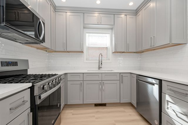 2848 N Mobile Avenue, Chicago, IL 60634