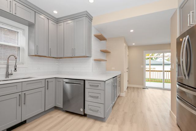 2848 N Mobile Avenue, Chicago, IL 60634