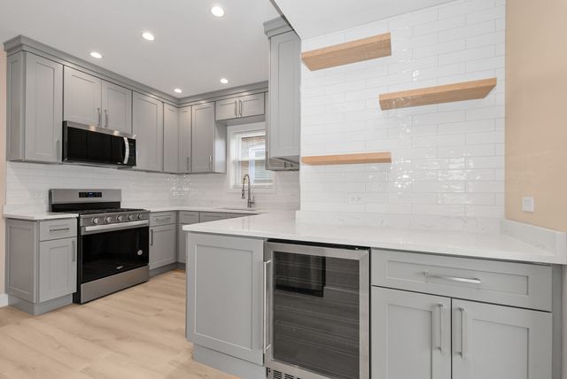 2848 N Mobile Avenue, Chicago, IL 60634