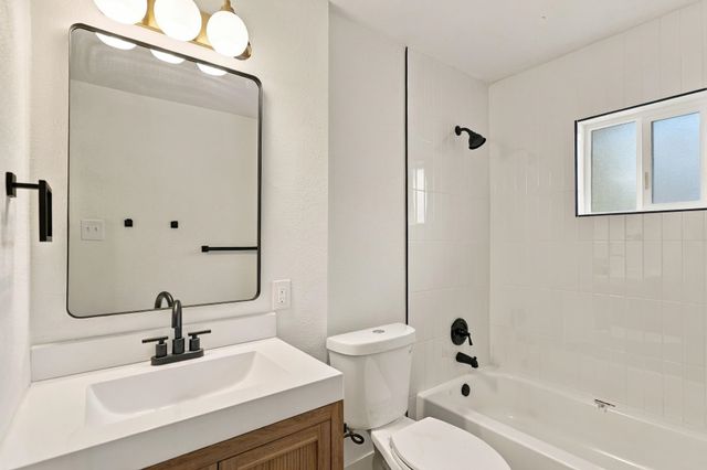 3825 N E St, Spokane, WA 99205