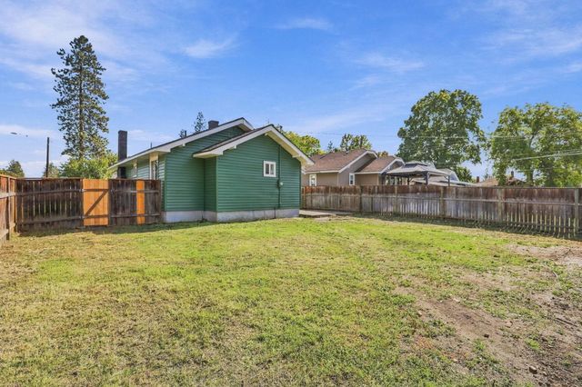 3825 N E St, Spokane, WA 99205