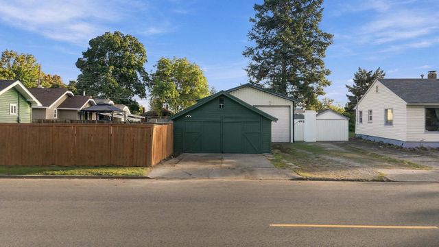 3825 N E St, Spokane, WA 99205