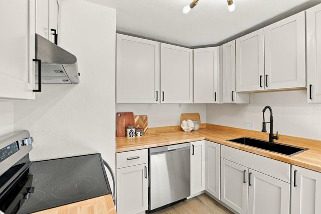 3825 N E St, Spokane, WA 99205