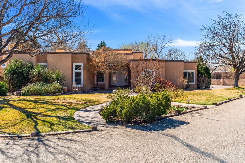 Image 1 of property listing at 214 Tornasol Lane NE, Albuquerque, NM 87113