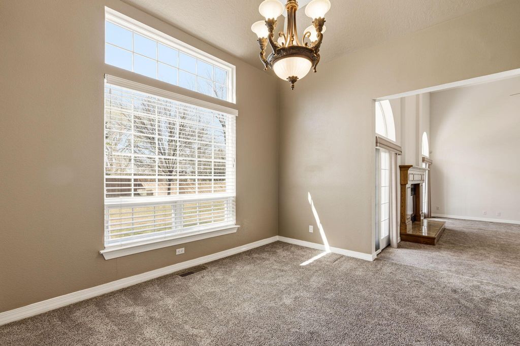 Image 11 of property listing at 214 Tornasol Lane NE, Albuquerque, NM 87113