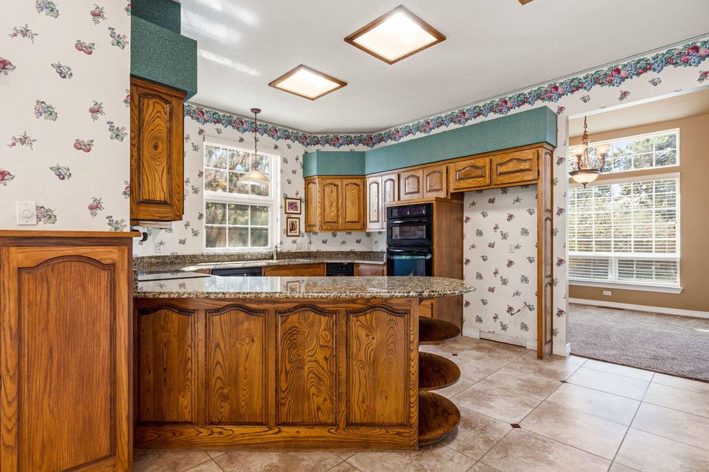 Image 13 of property listing at 214 Tornasol Lane NE, Albuquerque, NM 87113