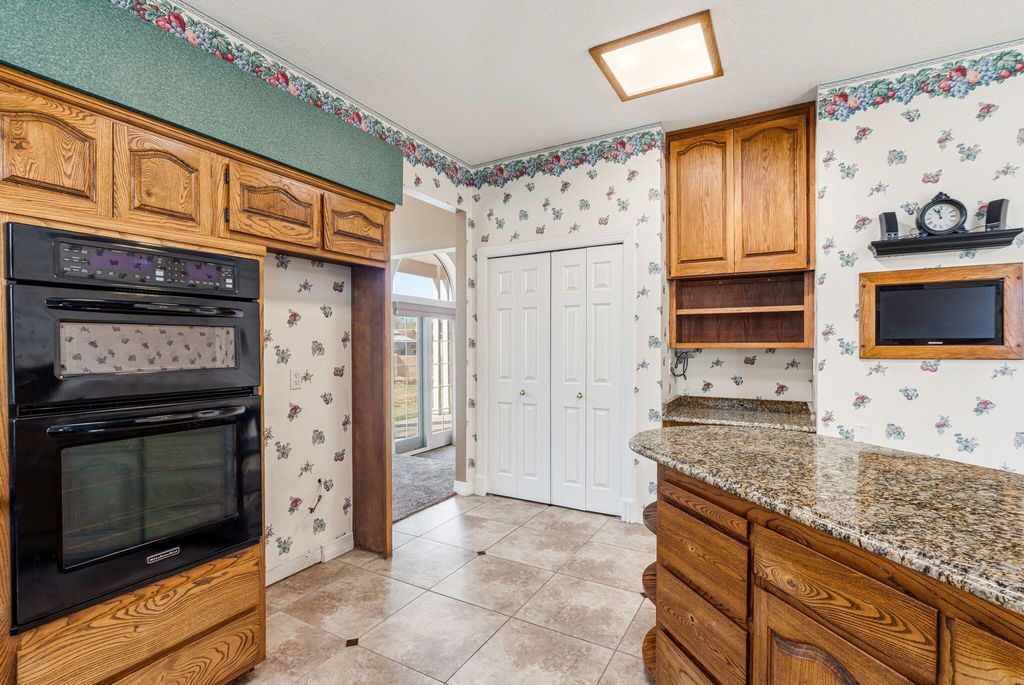 Image 15 of property listing at 214 Tornasol Lane NE, Albuquerque, NM 87113