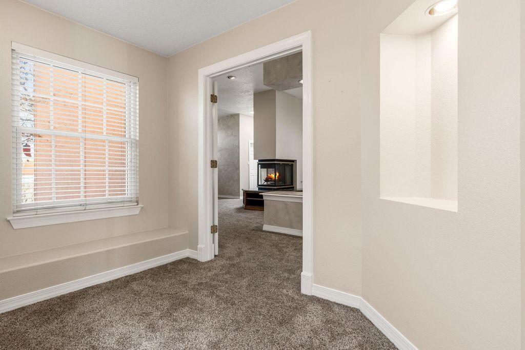 Image 18 of property listing at 214 Tornasol Lane NE, Albuquerque, NM 87113