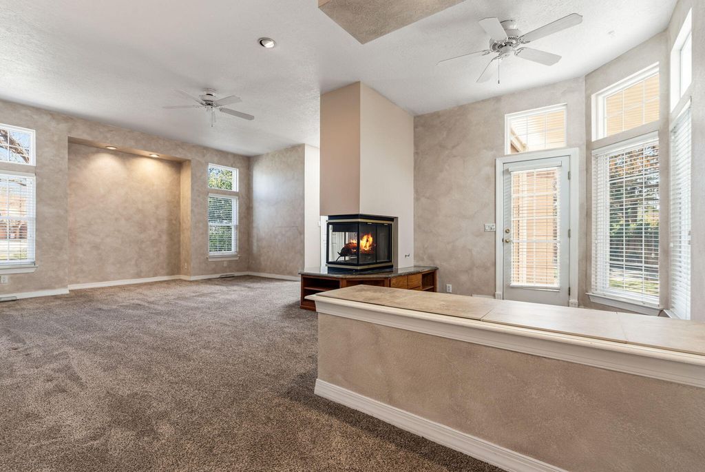 Image 19 of property listing at 214 Tornasol Lane NE, Albuquerque, NM 87113