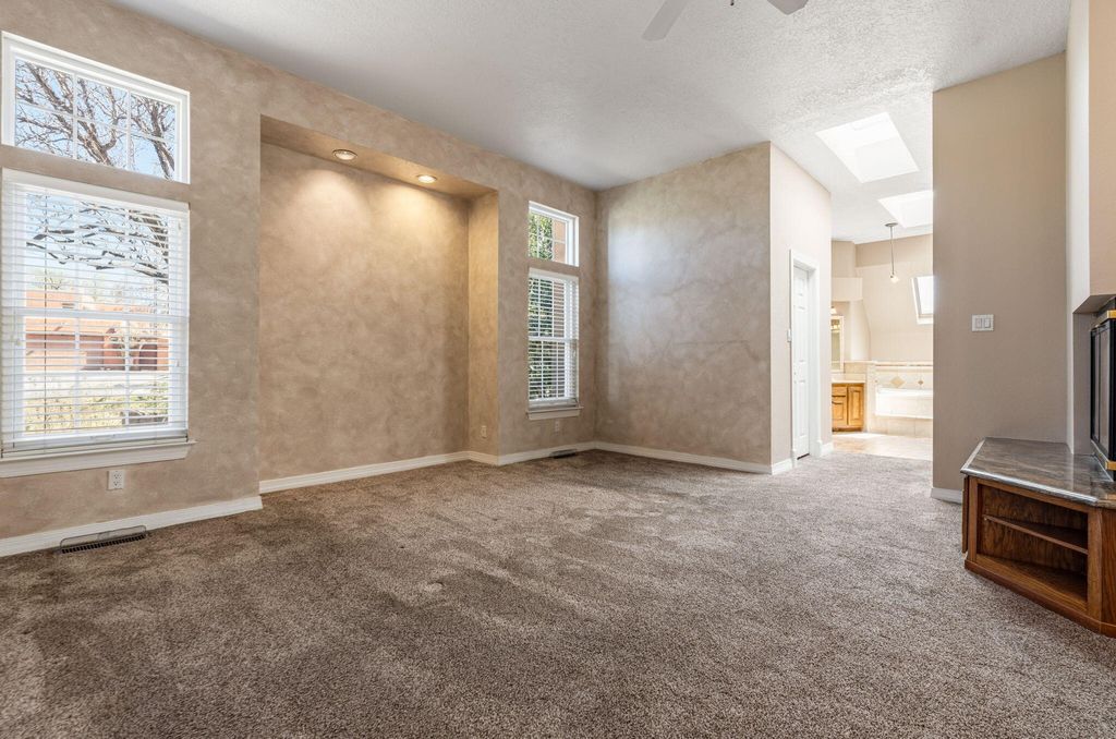 Image 20 of property listing at 214 Tornasol Lane NE, Albuquerque, NM 87113