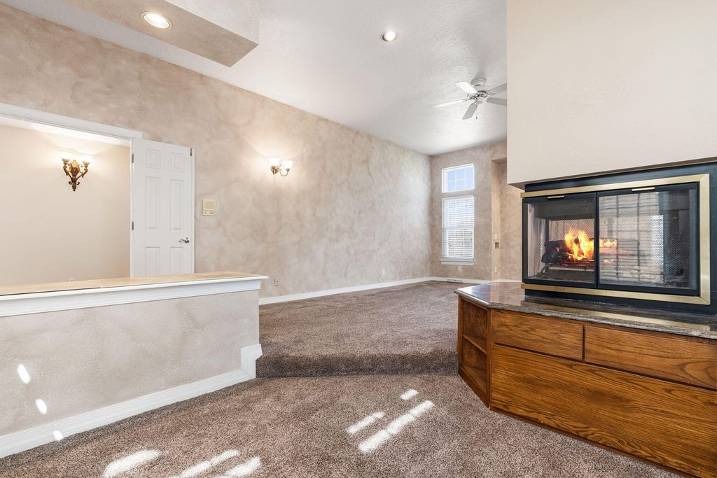 Image 22 of property listing at 214 Tornasol Lane NE, Albuquerque, NM 87113