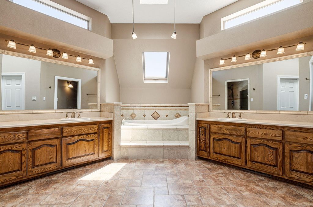 Image 25 of property listing at 214 Tornasol Lane NE, Albuquerque, NM 87113