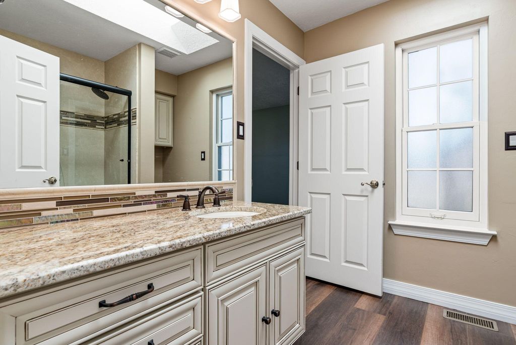 Image 32 of property listing at 214 Tornasol Lane NE, Albuquerque, NM 87113