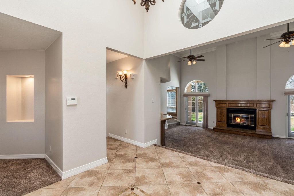 Image 5 of property listing at 214 Tornasol Lane NE, Albuquerque, NM 87113