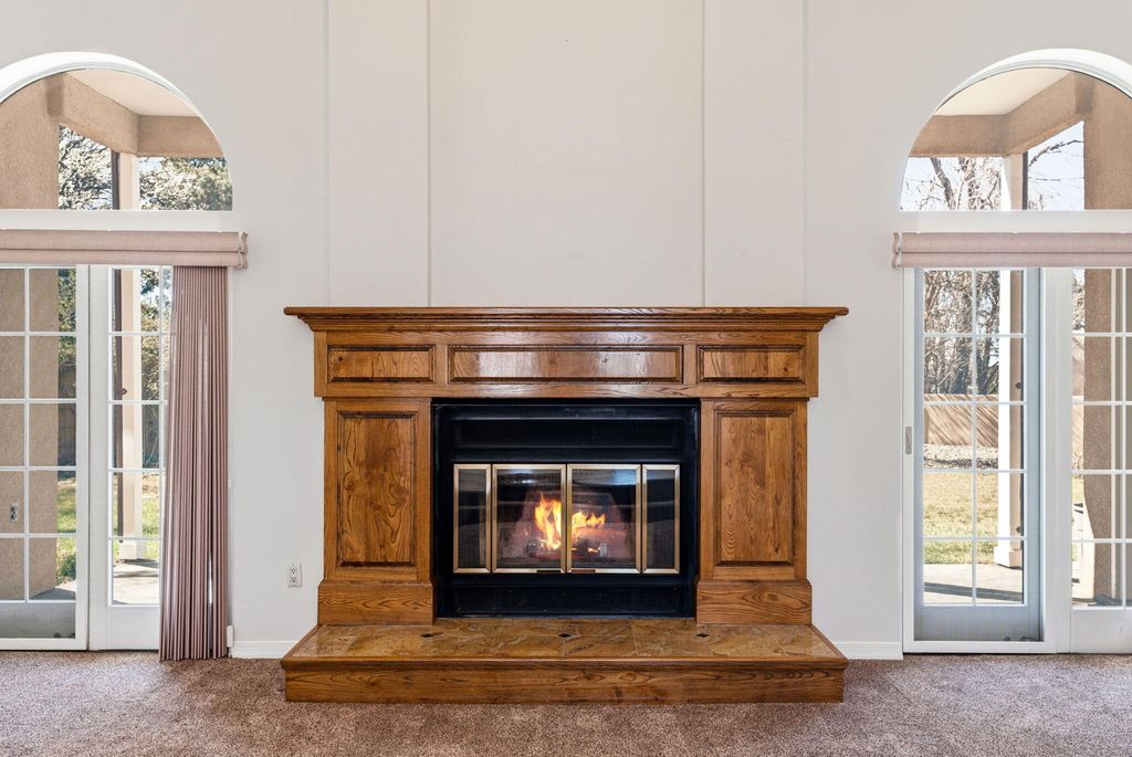 Image 6 of property listing at 214 Tornasol Lane NE, Albuquerque, NM 87113