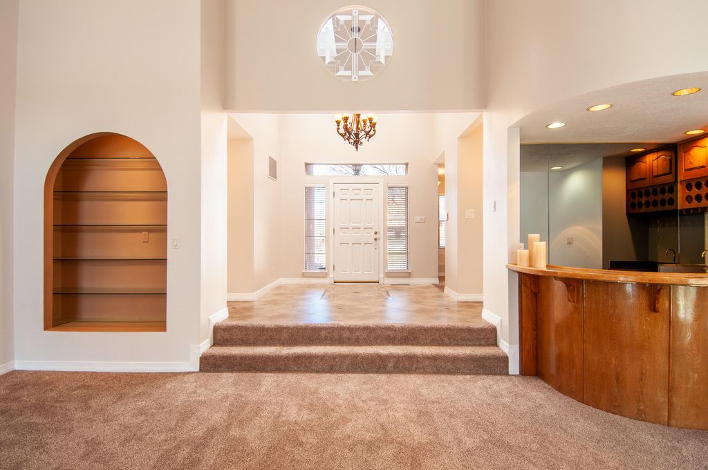 Image 8 of property listing at 214 Tornasol Lane NE, Albuquerque, NM 87113