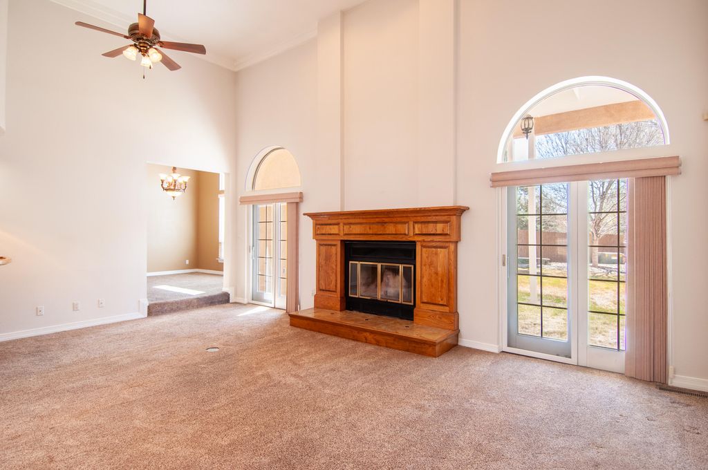 Image 9 of property listing at 214 Tornasol Lane NE, Albuquerque, NM 87113