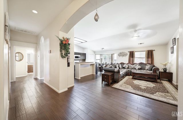 2917 Tapo Ridge Drive, Bakersfield, CA 93313