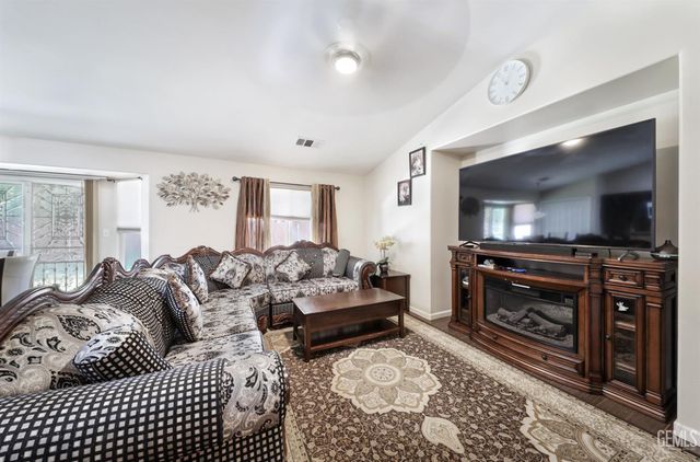 2917 Tapo Ridge Drive, Bakersfield, CA 93313