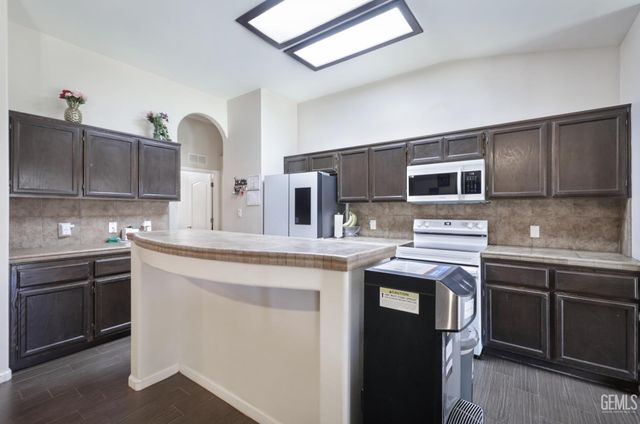 2917 Tapo Ridge Drive, Bakersfield, CA 93313