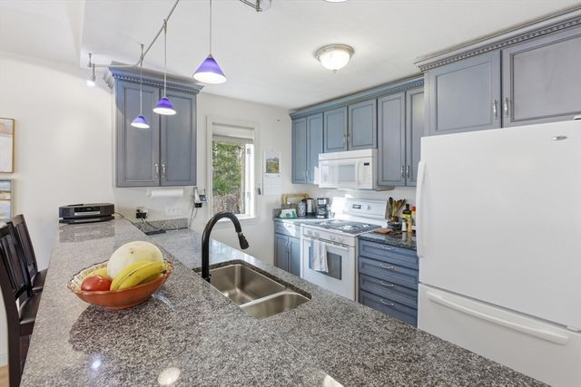 18 Quail Run 18, Acton, MA 01720